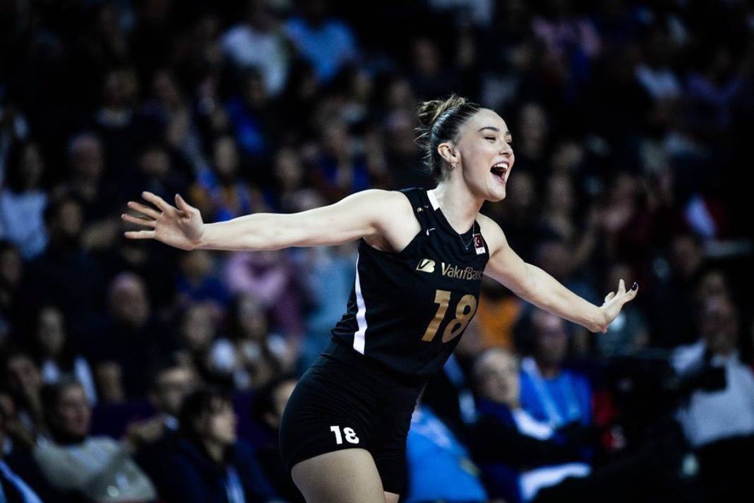 Zehra Güneş dekolteli fotoğraf paylaştı, sosyal medya yıkıldı! Yüz binlerce kez beğenildi, herkesi kendine hayran bıraktı 40